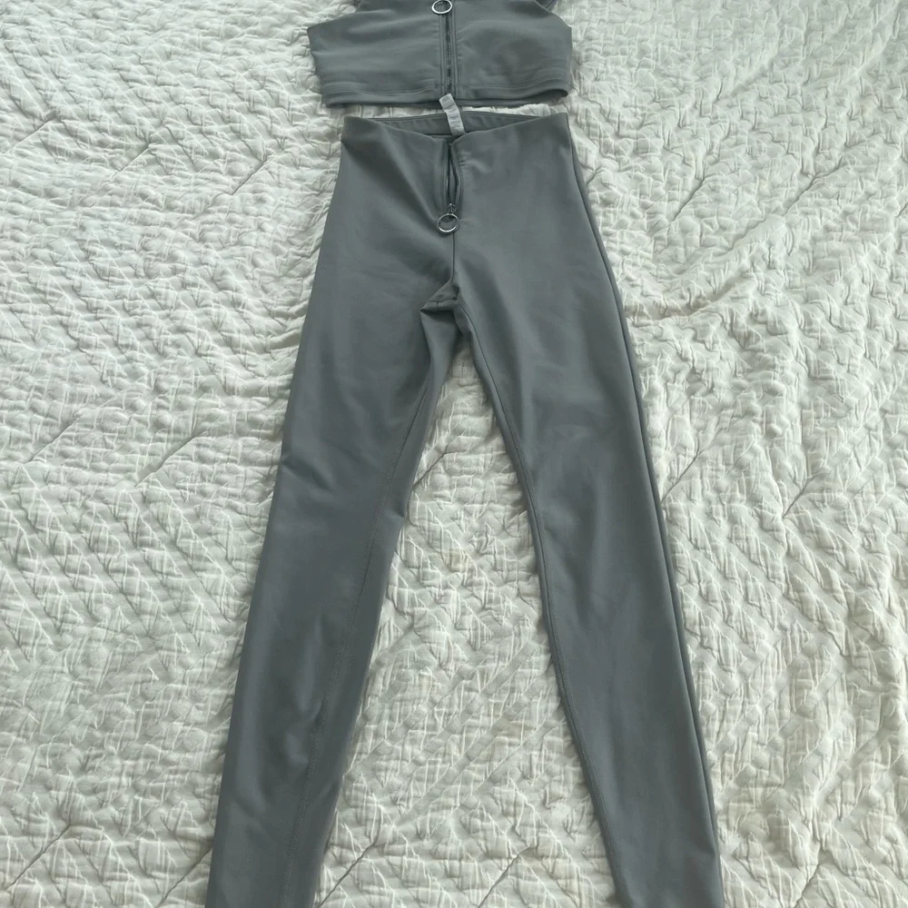 ALO Yoga Gray Zip-Front Sports Bra & High-Waist Leggings Set